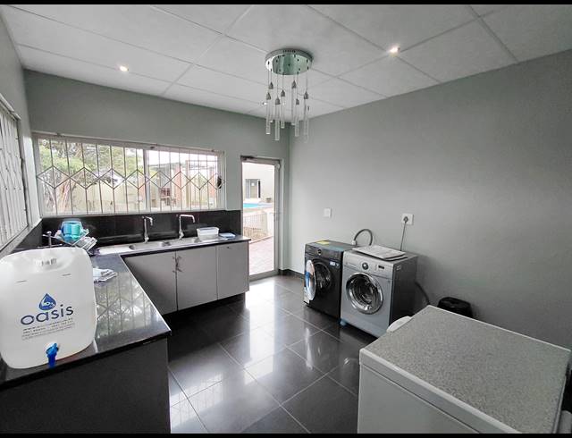 7 BEDROOM HOUSE FOR SALE IN STERPARK